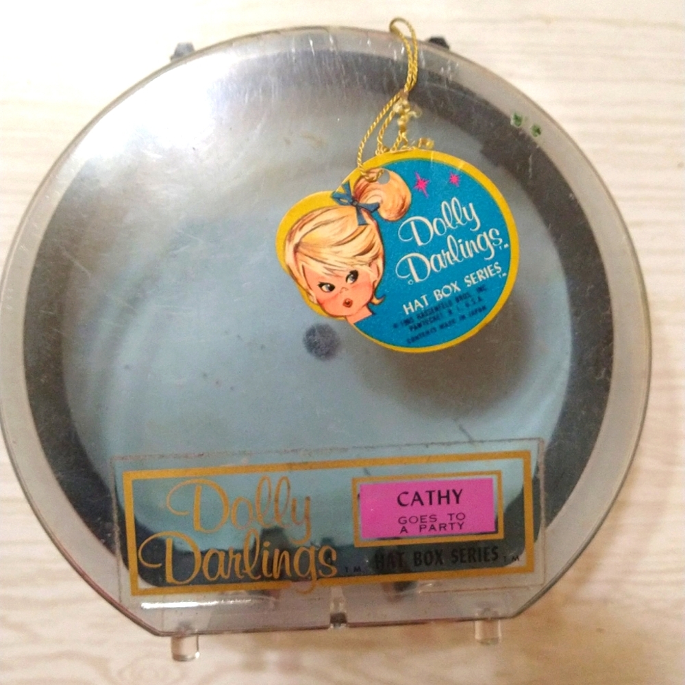 Vintage 1965 Dolly Darlings Case, Dolls & Clothing Set - Picture 5 of 5